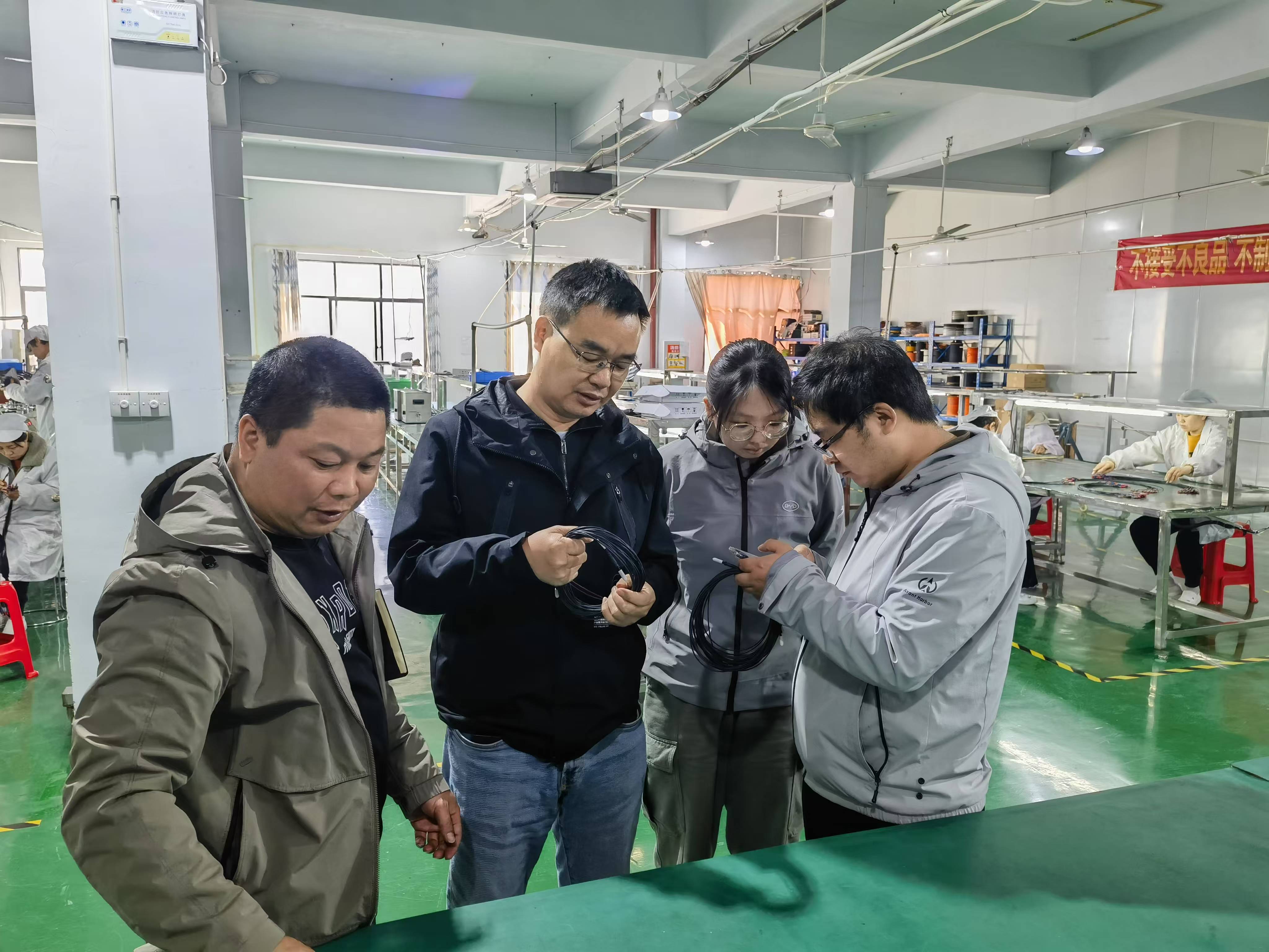 塑料光纤革命：从汽车到6G，新材料如何重塑未来通信与医疗？